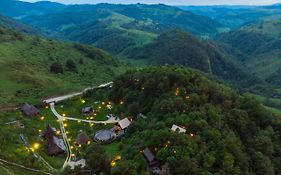 Raven'S Nest - The Hidden Village, Transylvania - Romania